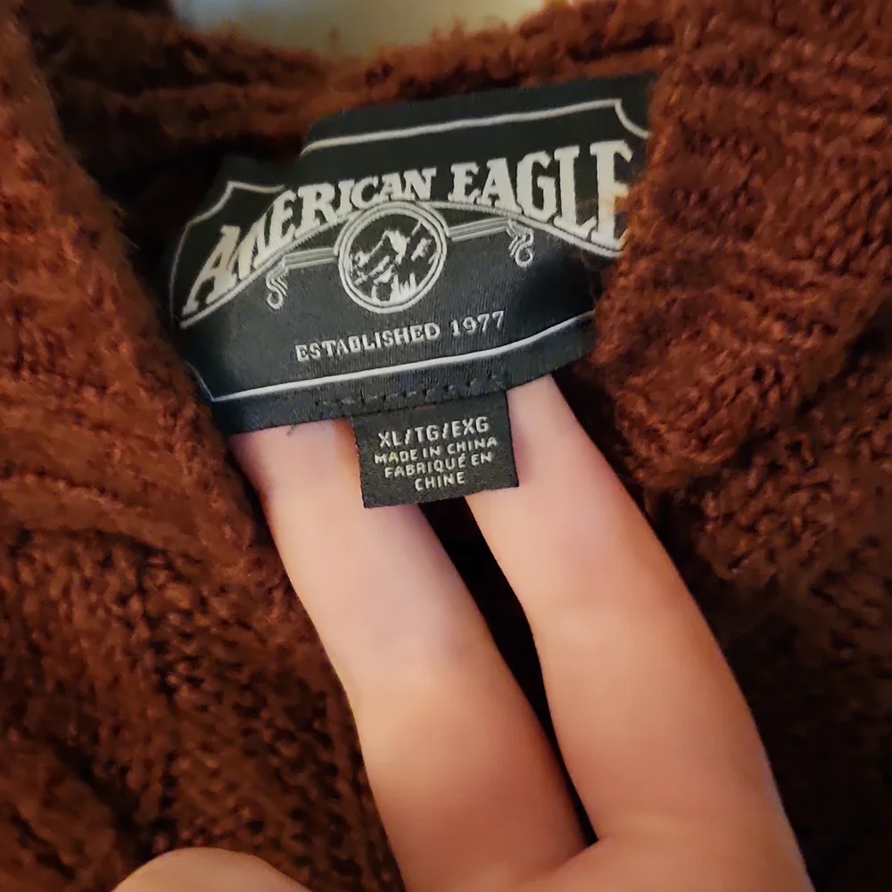 AE High Low Cropped Sweater!! - Picture 3 of 4